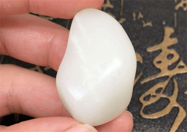 玉石翡翠鉴定方法什么样的和田玉才是精品？想买精品这些“雷区”不要接触！   第3张