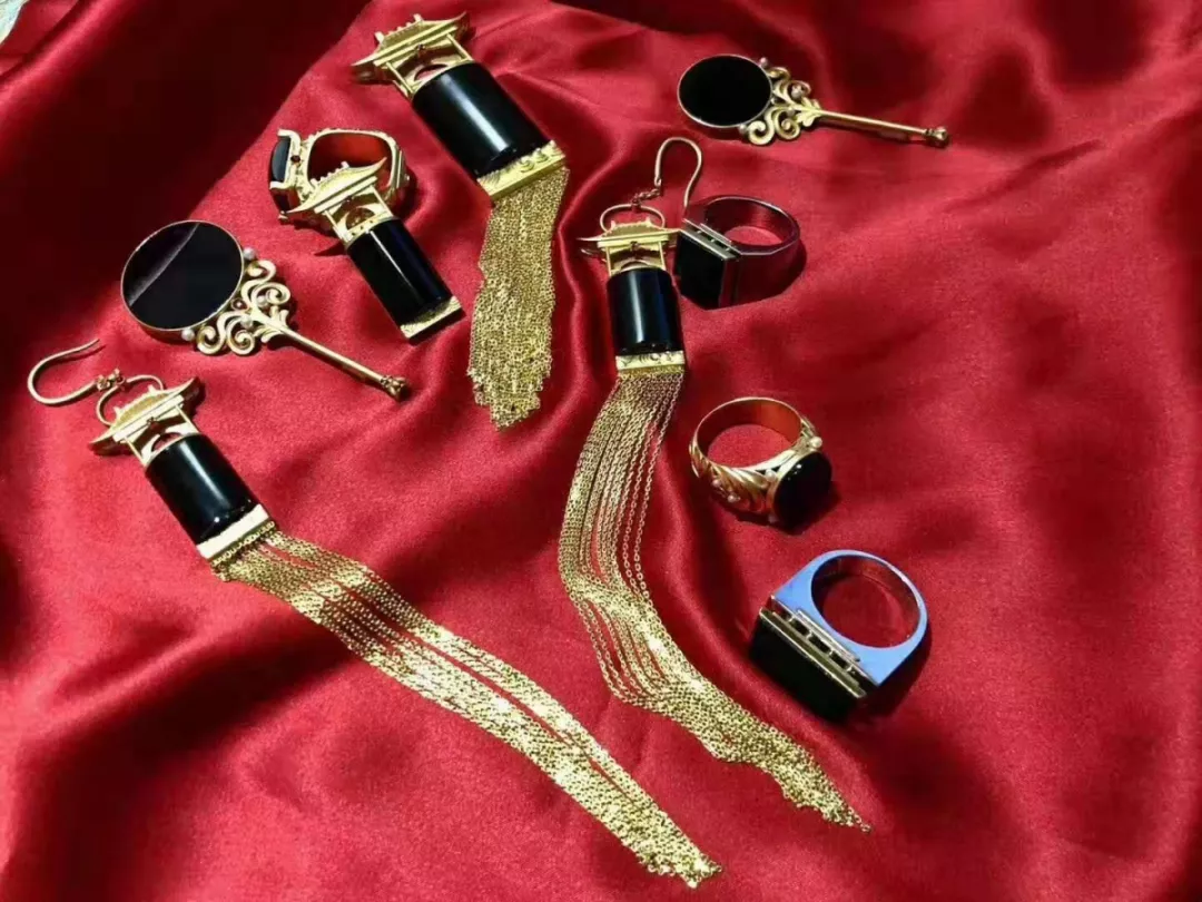 翡翠界的黑马，在时尚界也颇受欢迎，墨翠值不值得收藏你说了算  第3张