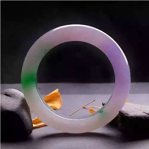 老坑种翡翠原石极品翡翠手镯价格高吗？一文带你认识翡翠的绝世魅力！   第2张