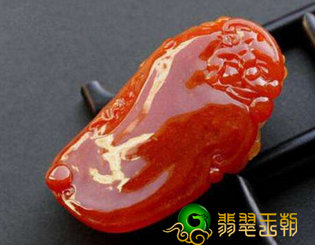 翡翠手镯标准厚度红色翡翠有收藏价值吗 红色翡翠的实用价值 