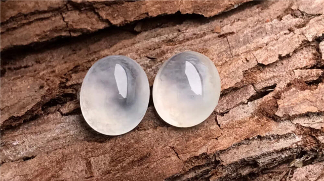 高冰翡翠大致什么价格？它值不值收藏？   第3张