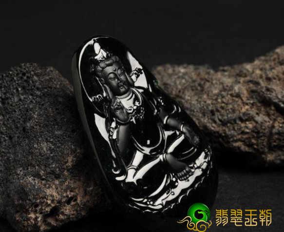 翡翠原石嫩空翡翠的色调有哪些 哪种色合适配戴   第1张