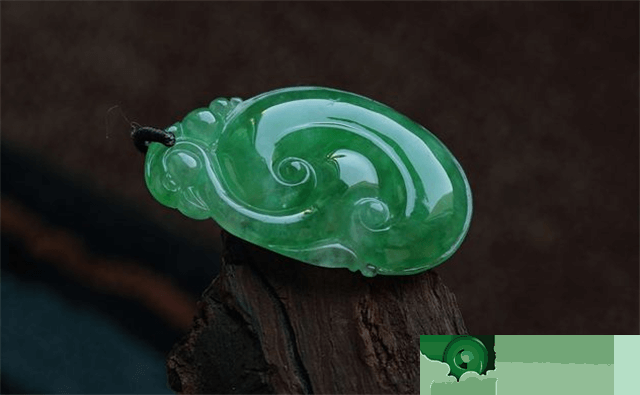 翡翠原石做假想买翡翠项链吊坠却不知道哪种好？这一份排行供您参照！   第3张