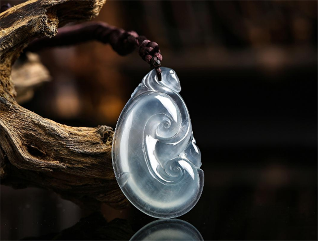 高冰翡翠大致什么价格？它值不值收藏？   第2张