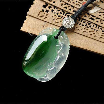 要想翡翠价值更高，翡翠身上就得带点绿，翡翠飘绿和没绿差别巨大  第6张