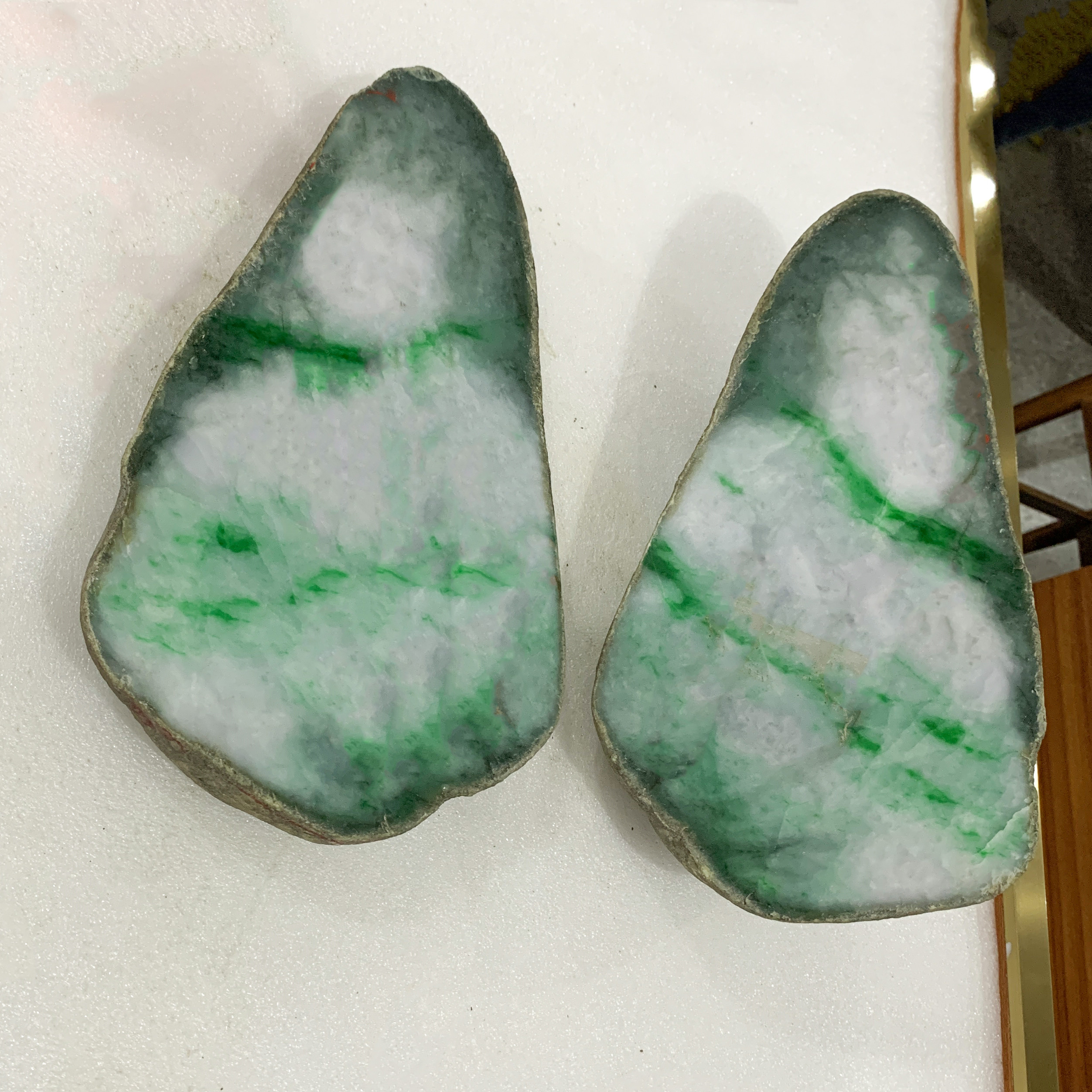 要想翡翠价值更高，翡翠身上就得带点绿，翡翠飘绿和没绿差别巨大  第2张