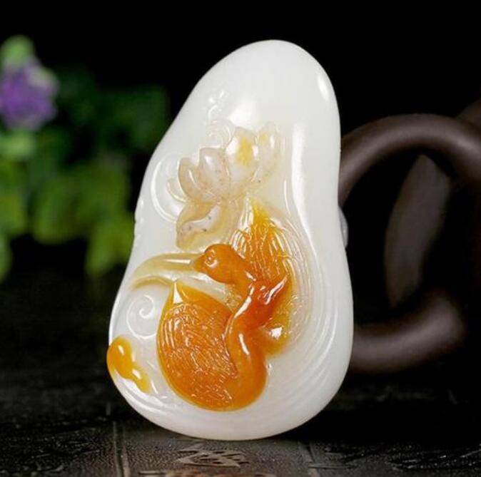 糯种翡翠手把件翡翠和新疆和田硬玉有什么不同？ 