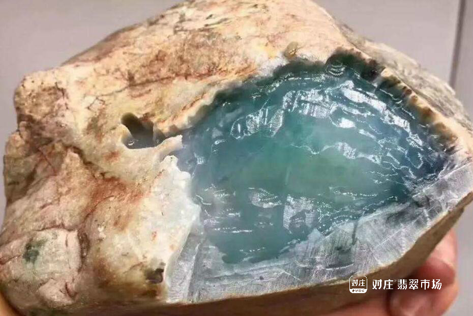 翡翠阳绿手镯过亿翡翠产生于哪些地质学？   第1张