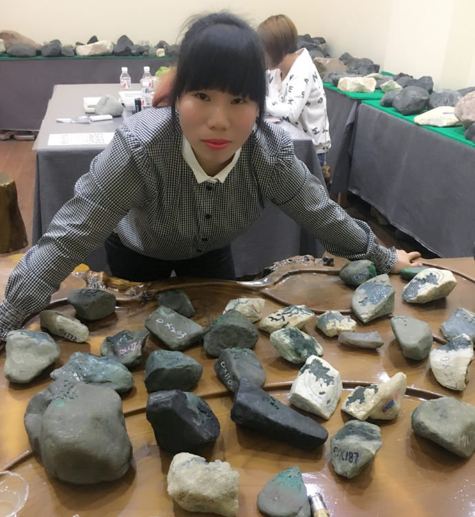 周大生翡翠手镯怎么样买到满意的翡翠，看看翡翠鉴定师是怎么说的？   第2张