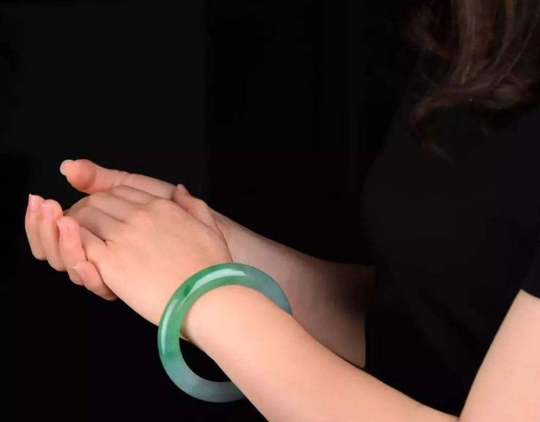 北京翡翠原石冰种珠宝翡翠首饰 戴珠宝翡翠首饰有什么作用 