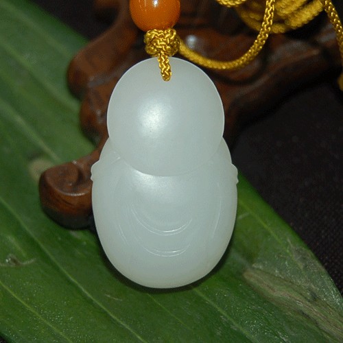 翡翠冰种把件购买和田玉佛的挑选技巧有哪些？有什么寓意   第2张