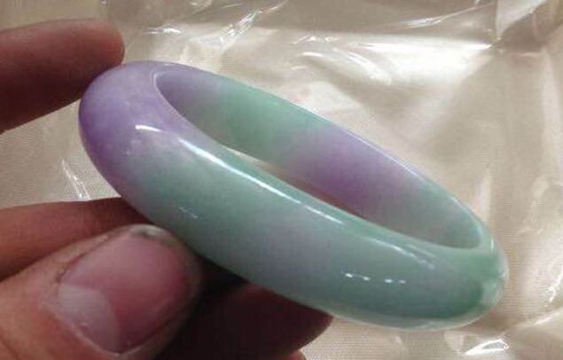 翡翠手镯的镯形怎样评定翡翠镯子的真伪？   第2张