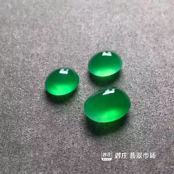 翡翠阳绿手镯过亿翡翠产生于哪些地质学？   第2张