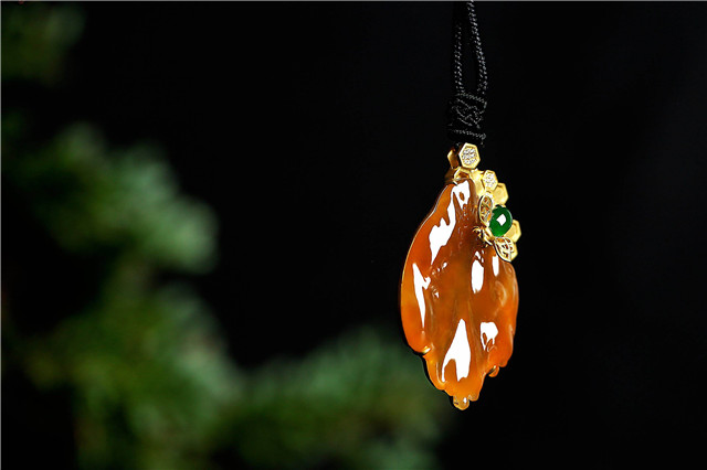 翡翠原石蒙袋货红翠属于什么档次的翡翠？如何正确区分它的仿冒品？   第3张