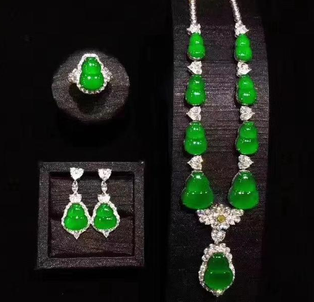 翡翠手镯镶嵌金边翡翠知识科普，小白变专家！全学会你就无敌了   第3张