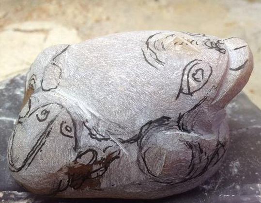 铁龙生和翡翠的鉴定《母子金蟾》告诉你顽石雕与不雕有什么区别   第3张