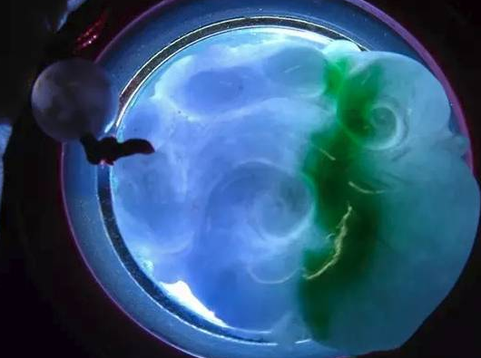 翡翠猪价格如何鉴别翡翠染色 染色翡翠有什么特征   第2张