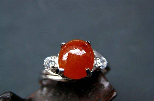 红翡翠的价格很高吗？为何有“万翠易得，一翡难求”的说法？   第2张