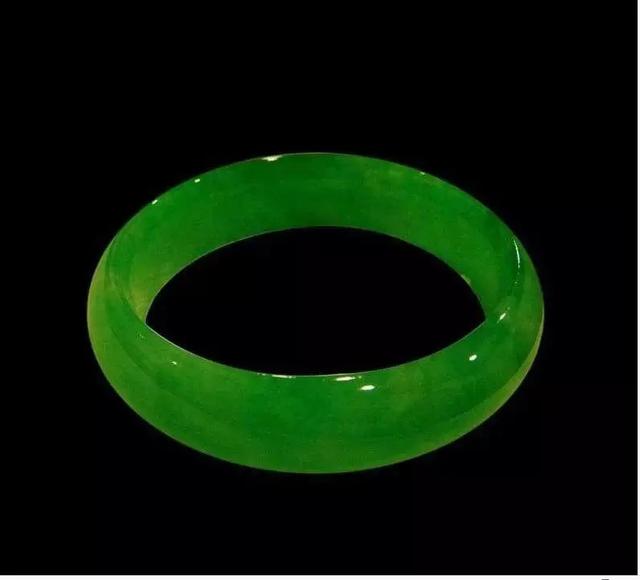 黑乌沙翡翠原石红锈斑斑特点几万，几十万的翡翠和几百万的，差别居然在这里！   第9张