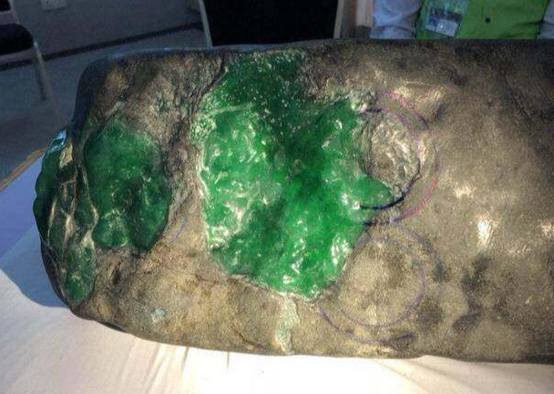 为什么有钱人都买玉，不去投资股市房产？   第11张