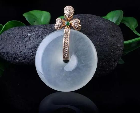 翡翠平安扣挂件图片老坑冰种翡翠与普通冰种翡翠有什么不一样？真相都在这里   第5张