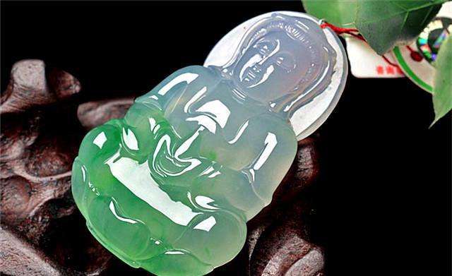男性戴翡翠观音的寓意有哪些？翡翠观音分为多少种？   第2张