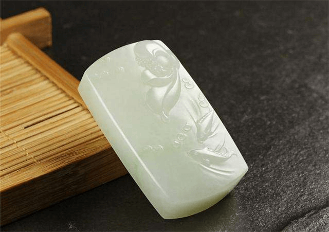 缅甸翡翠原石官网俄料跟青海料哪个价值高？其实只要品质好都很高！   第2张