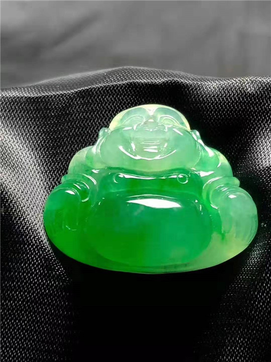 翡翠神佛类的雕刻，鉴赏需要注意些什么？   第8张