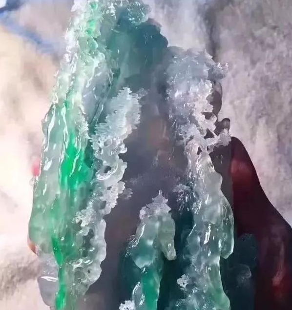 翡翠原石怎么好销售翡翠“手镯王”惊现苏富比拍卖会，估价一个亿   第10张