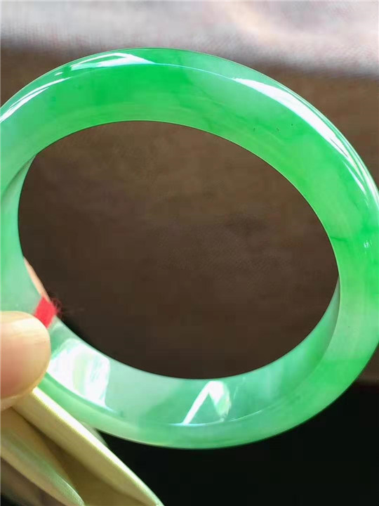 翡翠千足金鉴定方法翡翠手镯送人有什么讲究？   第2张
