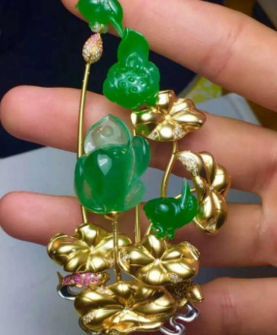 镶嵌饰品让翡翠尽显的绝世风华   第2张