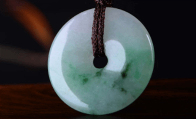 芙蓉种翡翠属于什么价位?挑选芙蓉种翡翠要注意什么？   第3张