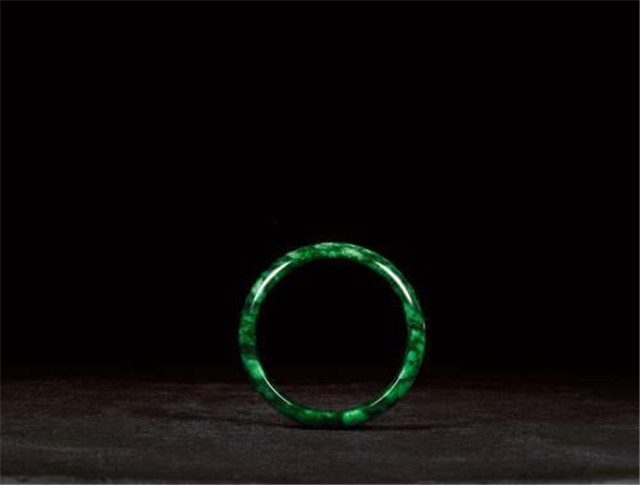 满绿花青翡翠值钱吗？如何分辨花青翡翠和铁龙生翡翠？   第3张