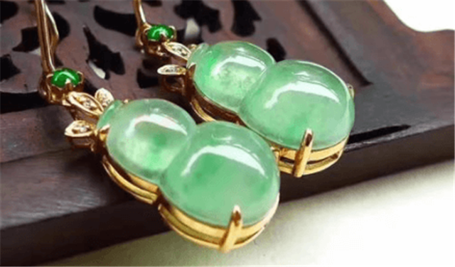红翡和绿翡哪个值钱？一切从它们的价值衡量标准说起！   第2张