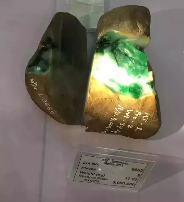 翡翠手镯变红了翡翠原石报价 翡翠原石多少一公斤   第4张