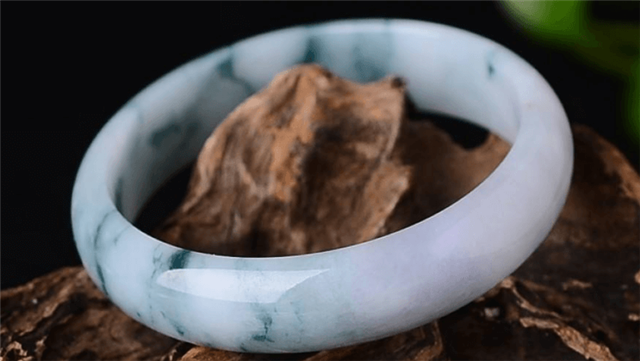 决定翡翠手镯价格的因素什么？让我一一为你解析！   第3张