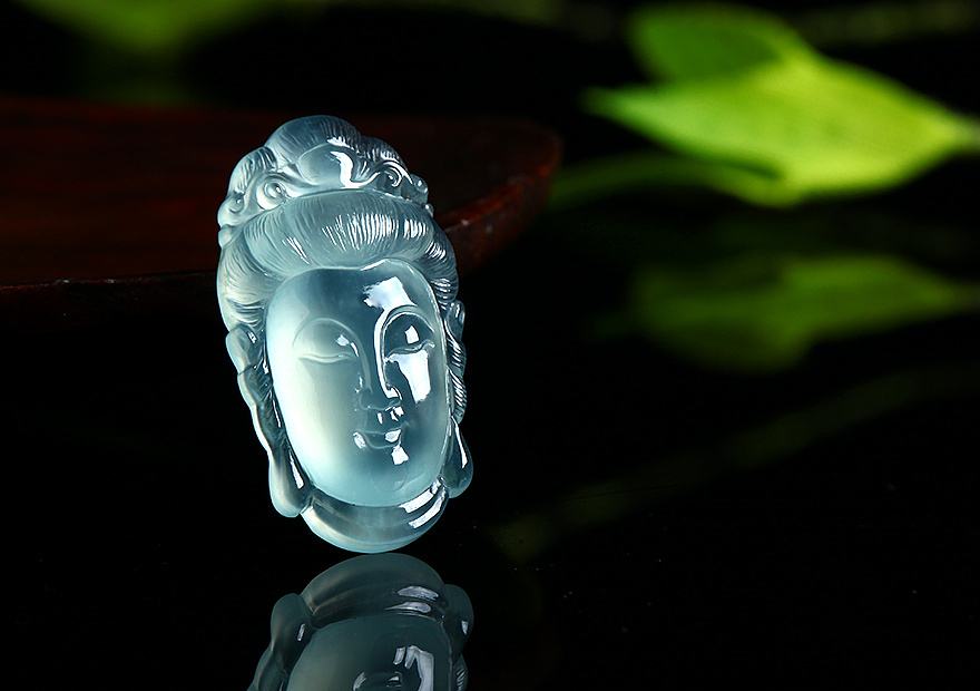 翡翠观音怎么看真假？我们可以通过以下几个方面着手！   第2张