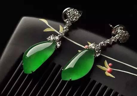 百万飘花翡翠手镯图片带你走出翡翠认识10大误区   第4张