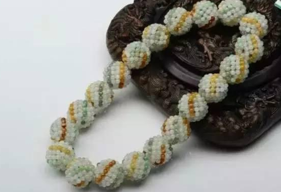 一千块钱翡翠手镯看脸型买什么样的翡翠搭配   第12张