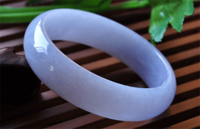 哪里有学翡翠鉴定翡翠手镯不带绿好吗？来看看它有哪些颜色？   第2张