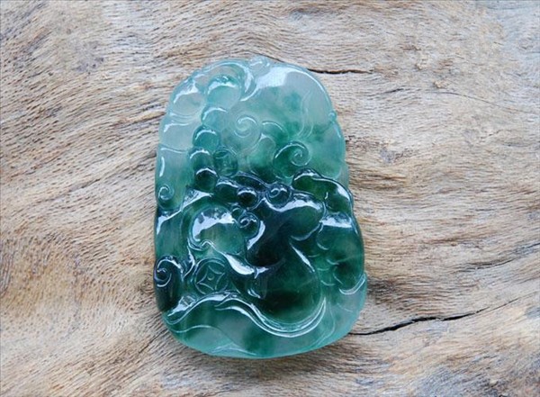 翡翠什么机构鉴定真假蓝水翡翠一般什么价格？如何选购蓝水翡翠？   第3张