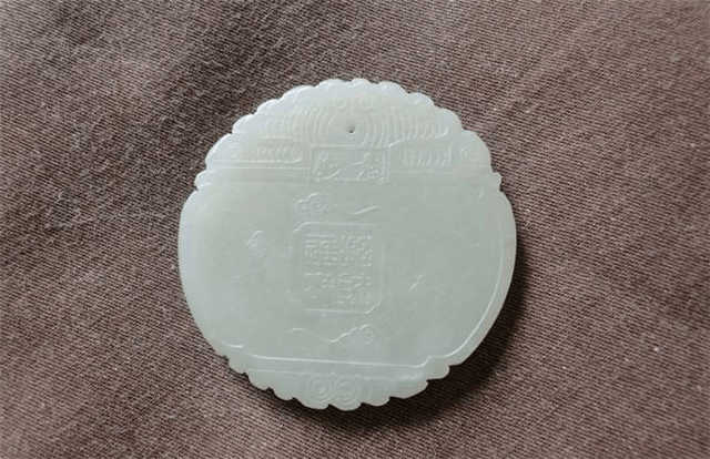 翡翠原石价格批发上等和田玉玉牌常见哪些题材，它们又有怎么样的寓意？   第3张