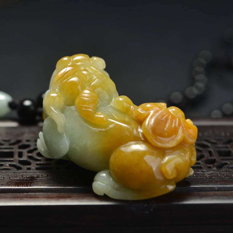 翡翠原石毛料明料玉貔貅吊坠价格高吗？看完恍然大悟！   第3张