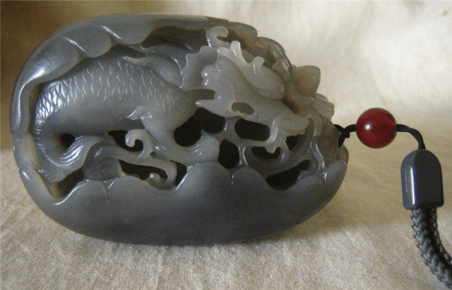 新翡翠手镯怎么洗怎样看和田玉雕工好坏？其实并没有你想象中那么复杂！   第2张