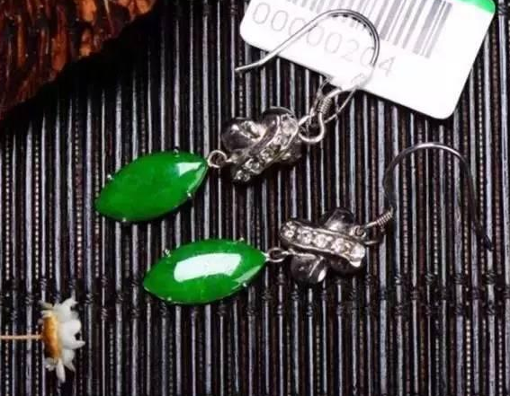 一千块钱翡翠手镯看脸型买什么样的翡翠搭配   第5张