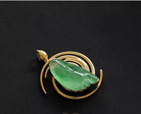 如何挑选好的翡翠 翡翠的种水是挑选关键   第2张