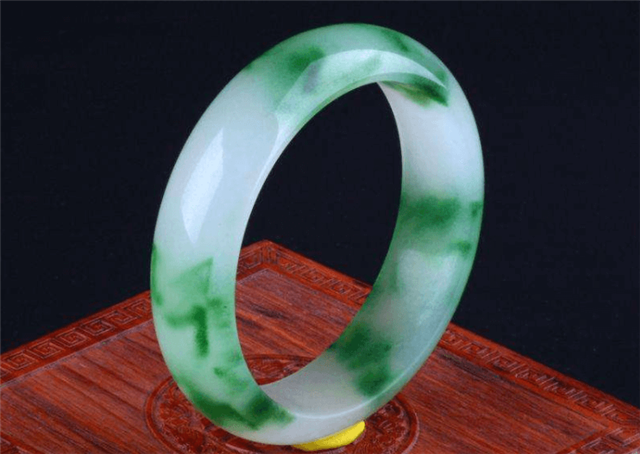 好看的翡翠手镯那么多，可以两只手都戴上吗？   第3张