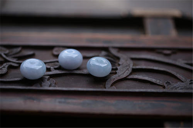 真翡翠用舌头舔的鉴定什么是危料？怎么区别危料和蓝水翡翠？   第4张