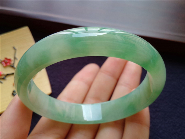芙蓉种的玉镯子怎么样？为什么它的价值这么高？   第3张