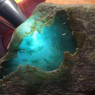 缅甸老玉手镯价格冰种翡翠手镯有何特点？该如何挑选？   第2张